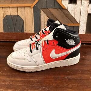 Jordan 1 Mid SE GS "White Infrared" Sneakers 4Y